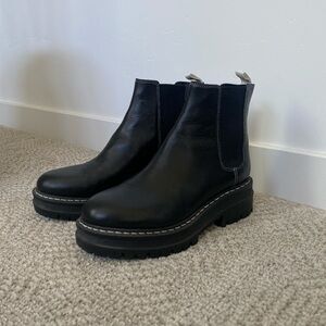 Black leather Marc Fisher boots size 6
